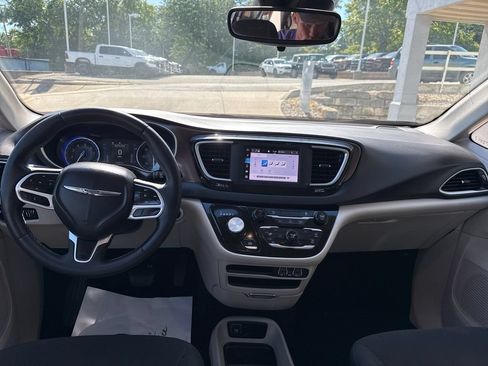 Used 2023 Chrysler Voyager LX FWD image 12