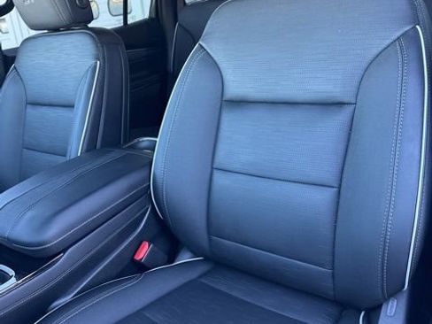 Used 2025 Buick Enclave Sport Touring image 35