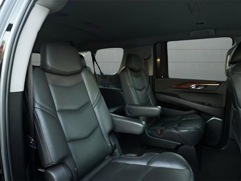 Used 2020 Cadillac Escalade ESV 4WD image 34