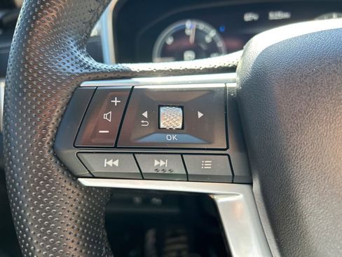 Used 2025 Mitsubishi Outlander 4WD Plug-In Hybrid image 27