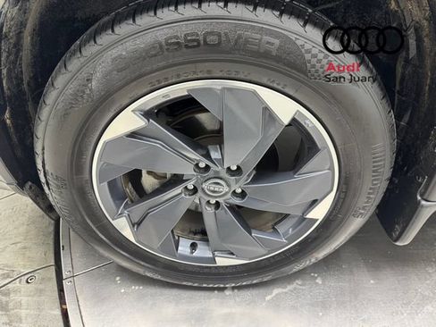 Used 2024 Nissan Rogue SV w/ SV Premium Package FWD image 5