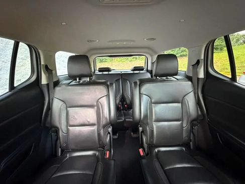 Used 2018 GMC Acadia SLT w/ LPO, Floor Liner Package FWD image 23