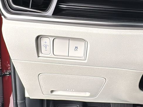 Used 2025 Kia Sorento S image 31