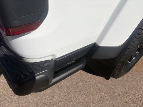 Used 2020 Jeep Gladiator Rubicon AWD/4WD image 11