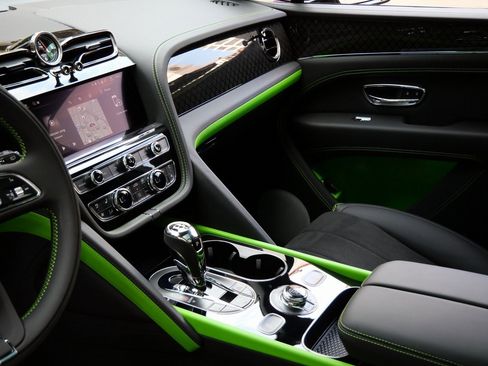 New 2025 Bentley Bentayga image 16