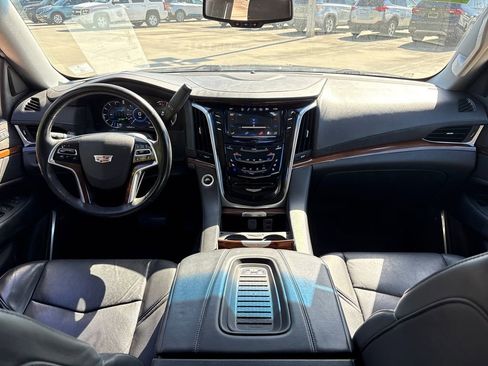 Used 2018 Cadillac Escalade 2WD image 7