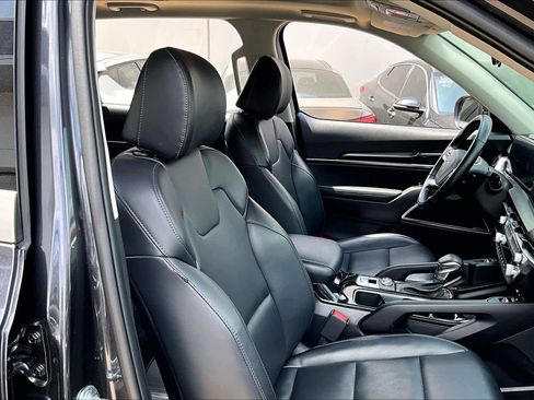 Used 2025 Kia Telluride S FWD image 9