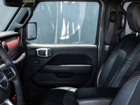 Used 2018 Jeep Wrangler Unlimited Rubicon w/ Dual Top Group image 11