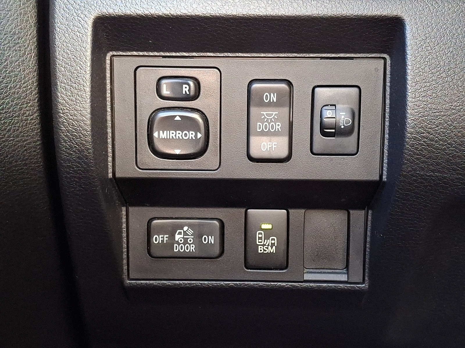 Used 2017 Toyota Tundra SR5 w/ TRD Off Road Package AWD/4WD image 26