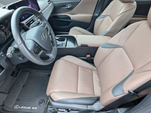 Certified 2025 Lexus ES 300h w/ Luxury Package image 5