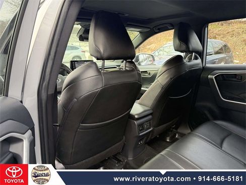 Used 2021 Toyota RAV4 SE image 13
