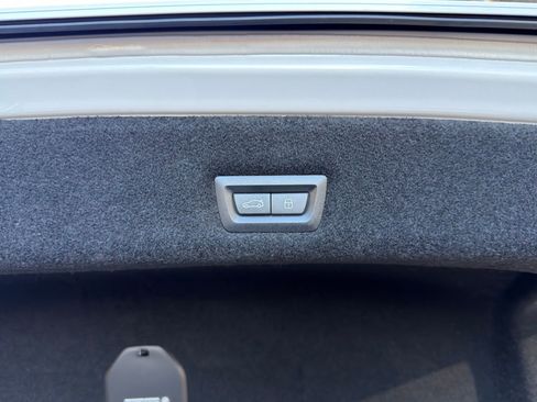 Used 2025 BMW 740i xDrive w/ Premium Package image 17