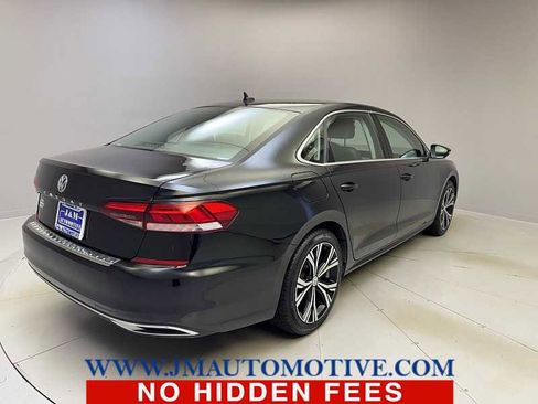 Used 2022 Volkswagen Passat 2.0T SE FWD image 5