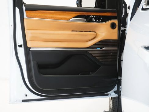 Used 2023 Jeep Grand Wagoneer Series III image 16