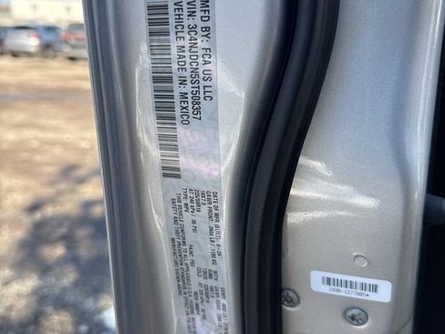 Used 2025 Jeep Compass Limited image 13