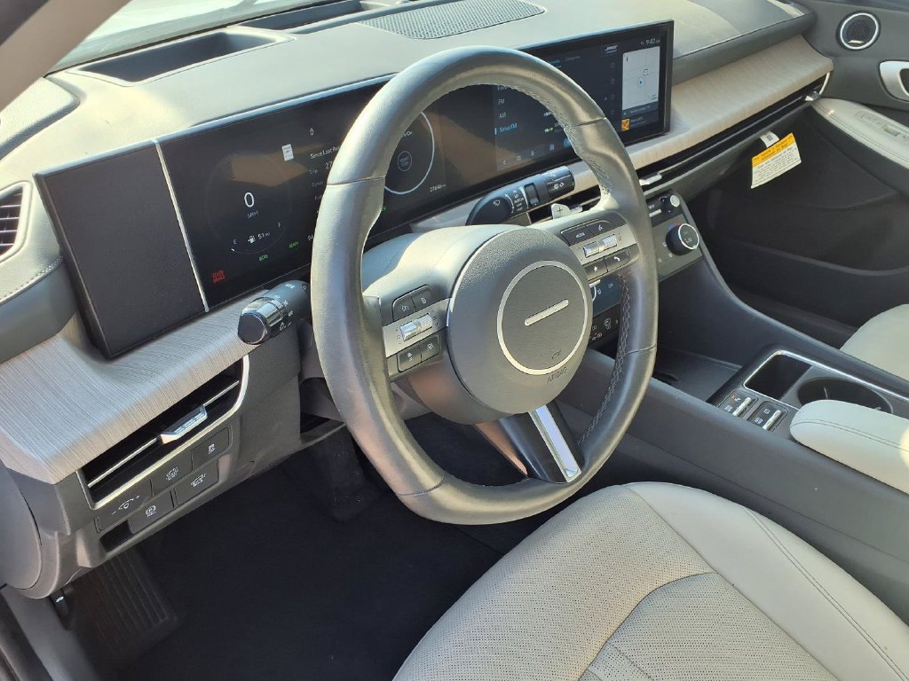 Used 2025 Hyundai Sonata Limited FWD image 14