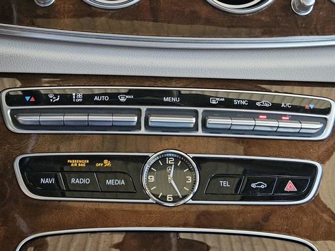 Used 2019 Mercedes-Benz E 300 4MATIC image 17