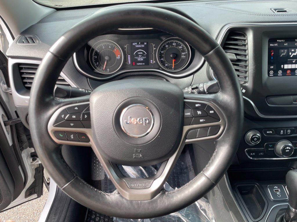 Used 2019 Jeep Cherokee Latitude w/ Cold Weather Group FWD image 18