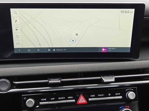 Used 2025 Hyundai Tucson Limited FWD image 17