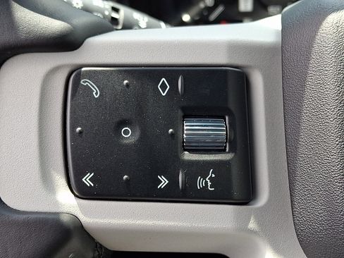 Used 2023 Land Rover Defender 110 SE AWD/4WD image 21