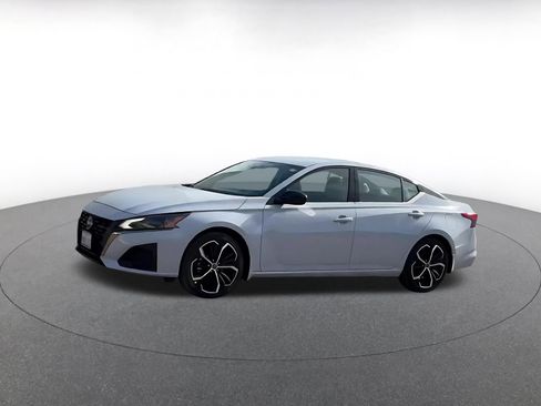 Used 2025 Nissan Altima 2.5 SR image 8