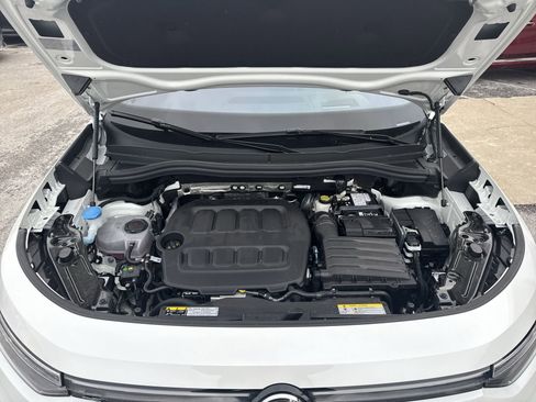 Certified 2025 Volkswagen Tiguan SEL R-Line image 31