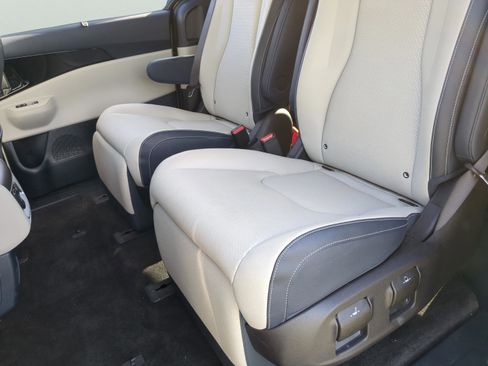 Certified 2025 Kia Carnival SX Prestige image 28