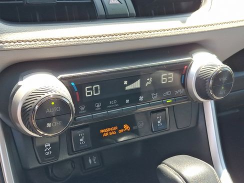 Used 2019 Toyota RAV4 XLE w/ Convenience Package AWD/4WD image 17