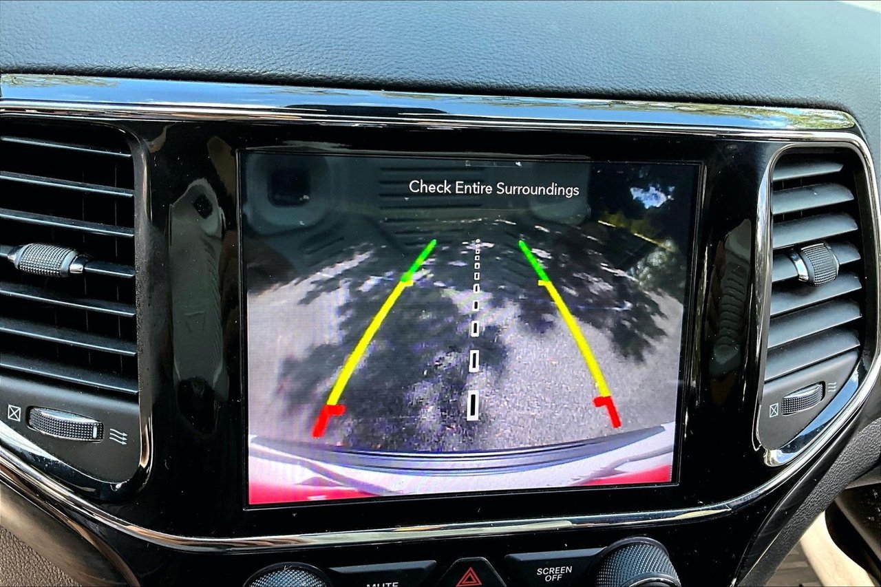 Used 2021 Jeep Grand Cherokee Laredo X RWD image 13