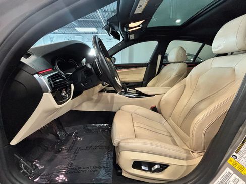 Used 2019 BMW 530i w/ Convenience Package RWD image 10