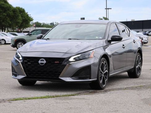 Used 2023 Nissan Altima 2.5 SR w/ SR Premium Package AWD/4WD image 6