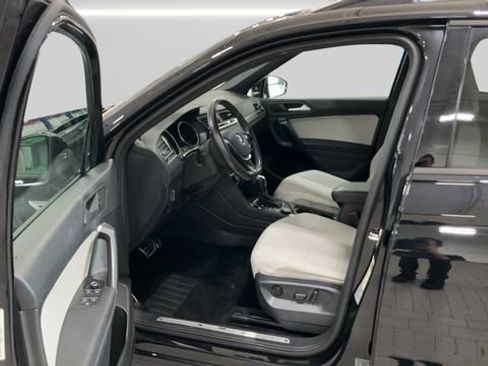 Used 2021 Volkswagen Tiguan SE R-Line AWD/4WD image 29