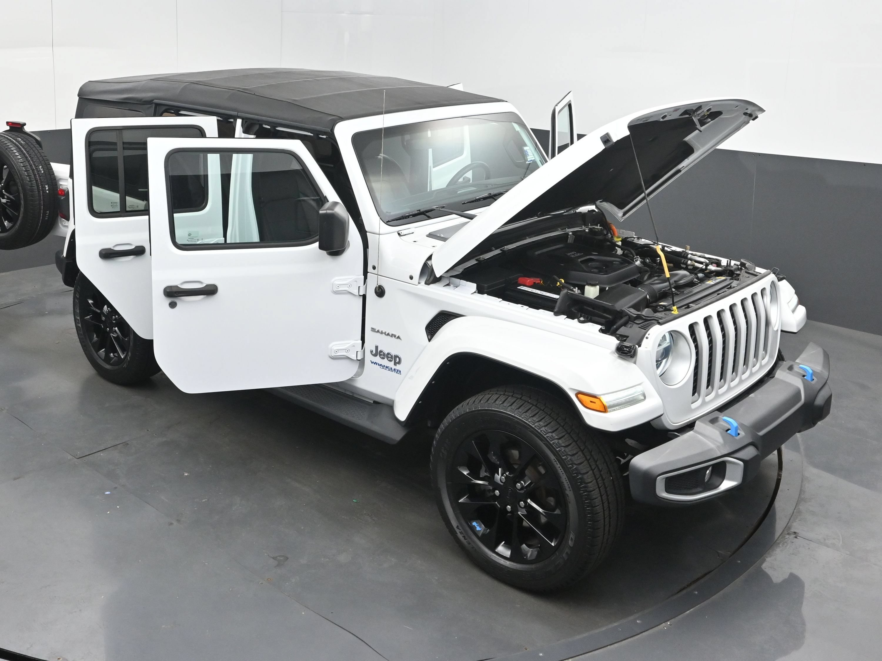 Used 2022 Jeep Wrangler Unlimited Sahara AWD/4WD image 27