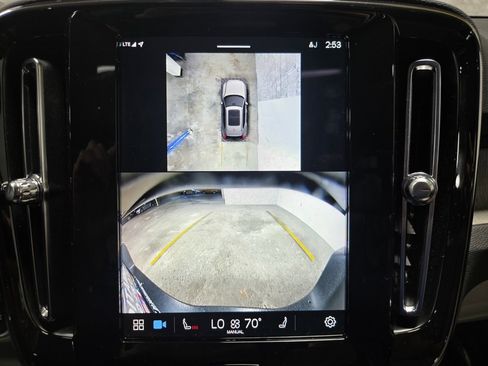 Used 2024 Volvo XC40 B5 Plus image 26