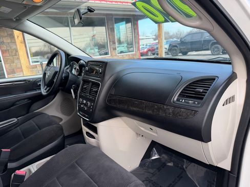 Used 2013 Dodge Grand Caravan SE image 23