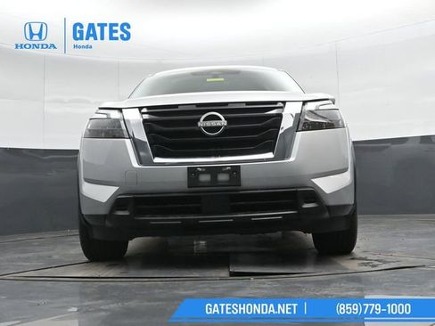 Used 2023 Nissan Pathfinder SV image 41