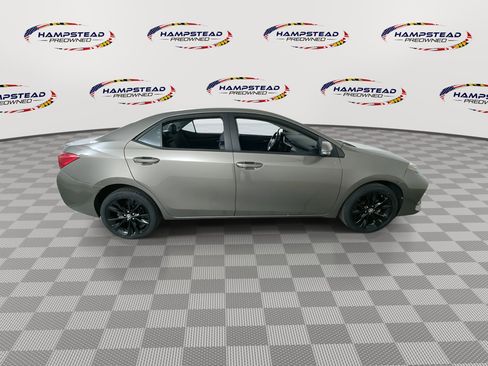 Used 2018 Toyota Corolla SE FWD image 9