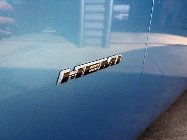 Used 2015 Dodge Challenger R/T RWD image 8