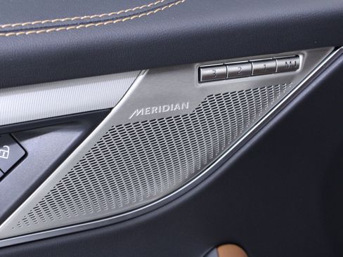 Used 2025 Jaguar F-PACE R-Dynamic S image 19