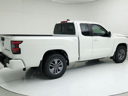 Certified 2025 Nissan Frontier SV w/ SV Convenience Package RWD image 8