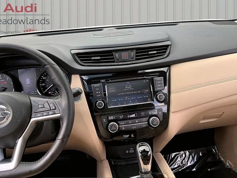 Used 2018 Nissan Rogue SL w/ Premium Package AWD/4WD image 9