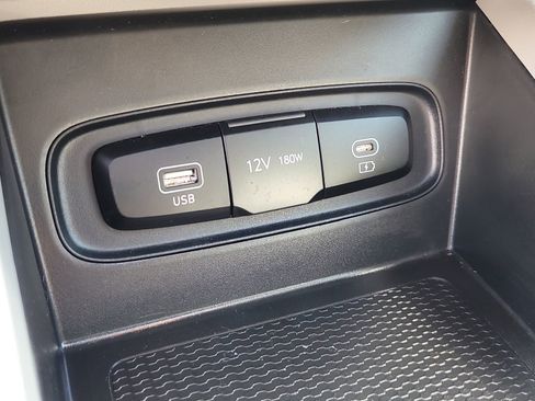 Used 2024 Hyundai Venue SEL FWD image 23