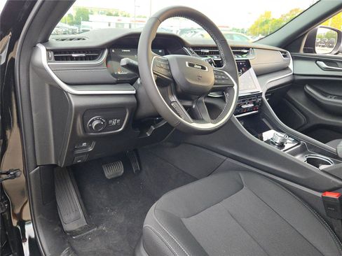 New 2025 Jeep Grand Cherokee Laredo w/ Luxury Tech Group I image 25