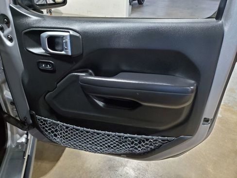 Used 2019 Jeep Wrangler Unlimited Rubicon AWD/4WD image 17