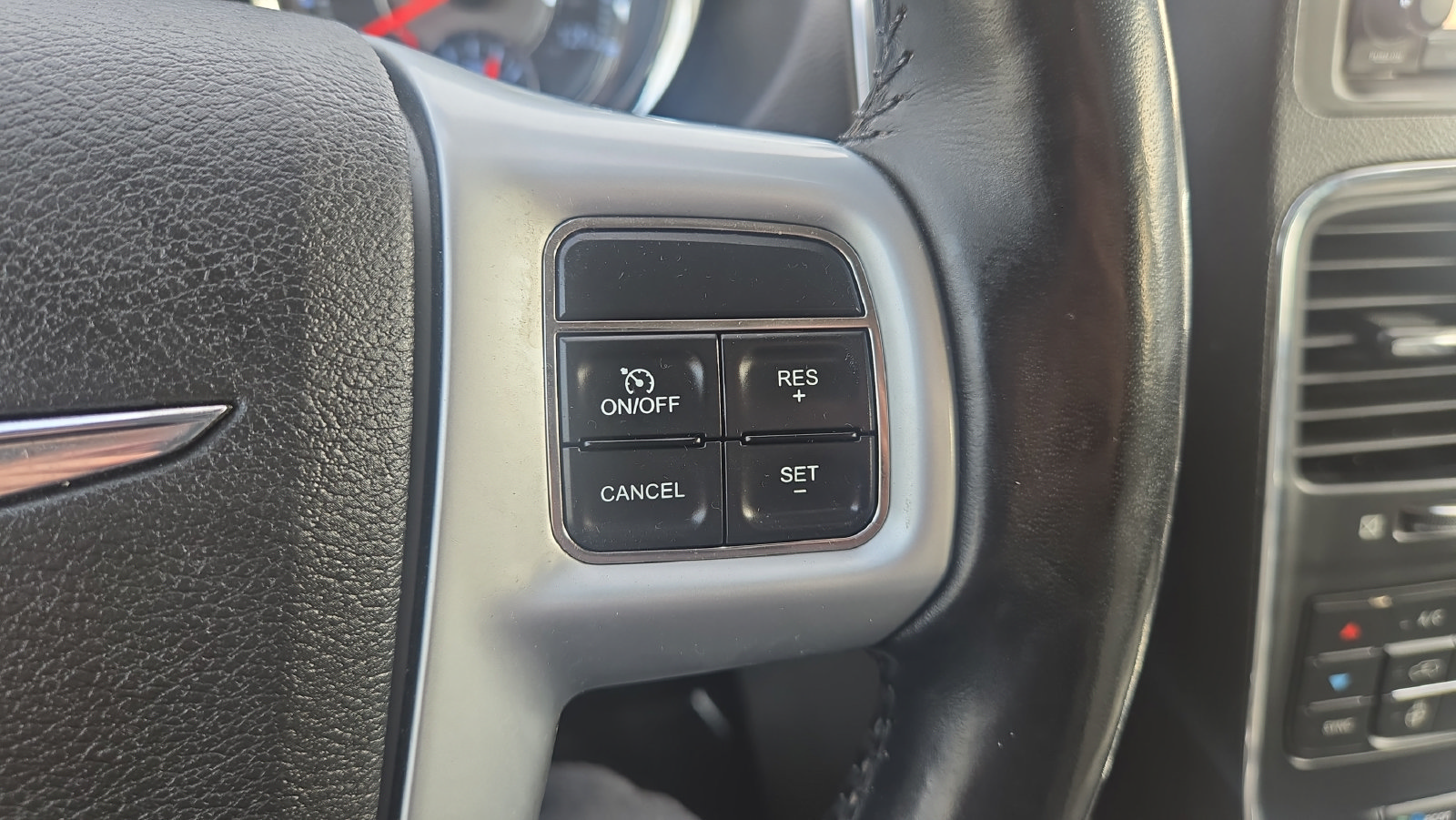 Used 2012 Chrysler Town & Country Touring-L w/ Entertainment Group #2 FWD image 19