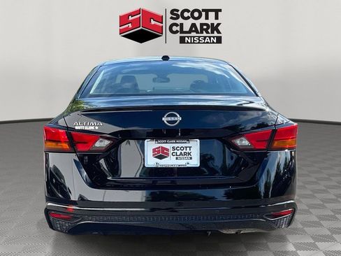 Used 2025 Nissan Altima 2.5 SV FWD image 5