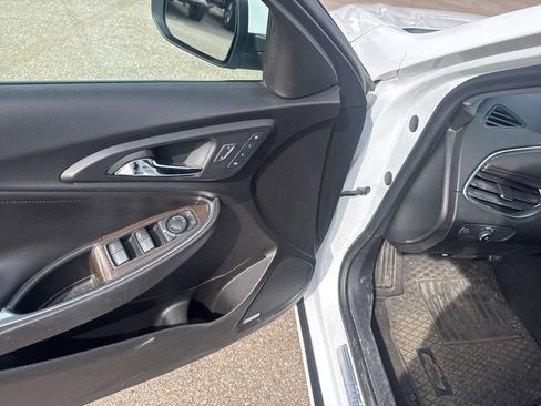 Used 2017 Chevrolet Malibu Premier image 18