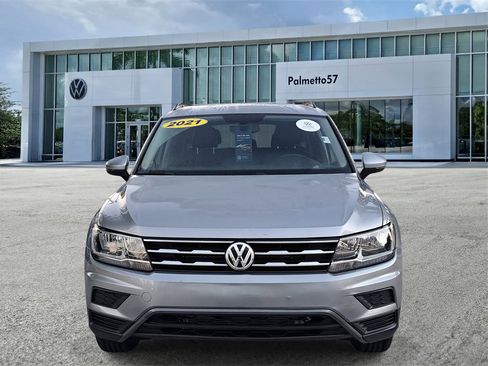 Certified 2021 Volkswagen Tiguan SE w/ Panoramic Sunroof Package image 2