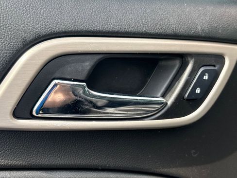 Used 2017 GMC Yukon Denali image 7