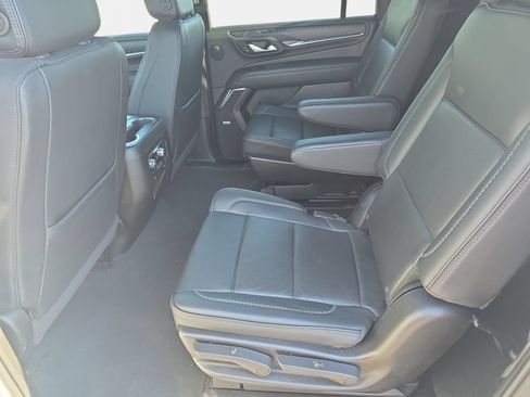 Used 2024 GMC Yukon XL Denali AWD/4WD image 14